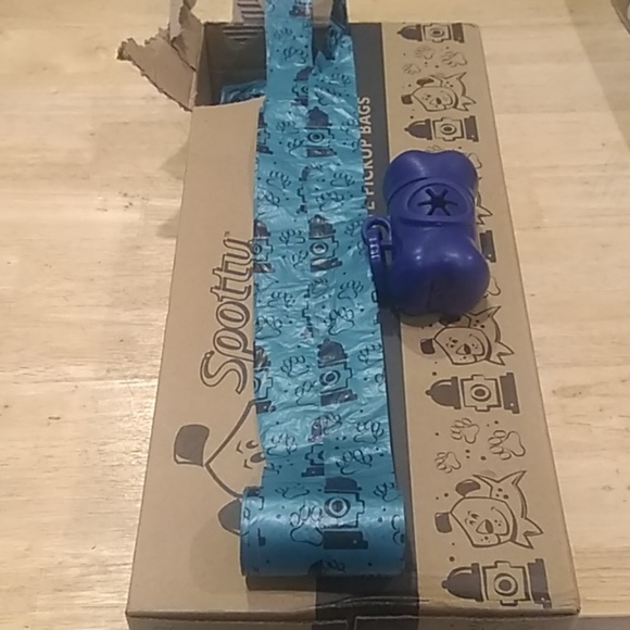 Doggie door and poopies bag set - Picture 6 of 6